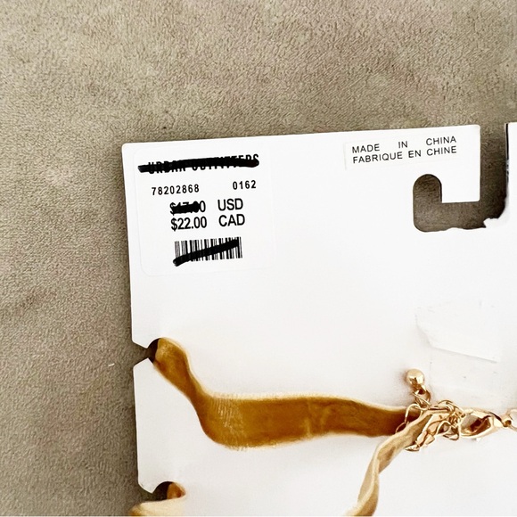 NWT Urban Outfitters Buffy Velvet Layer Choker - Picture 4 of 4